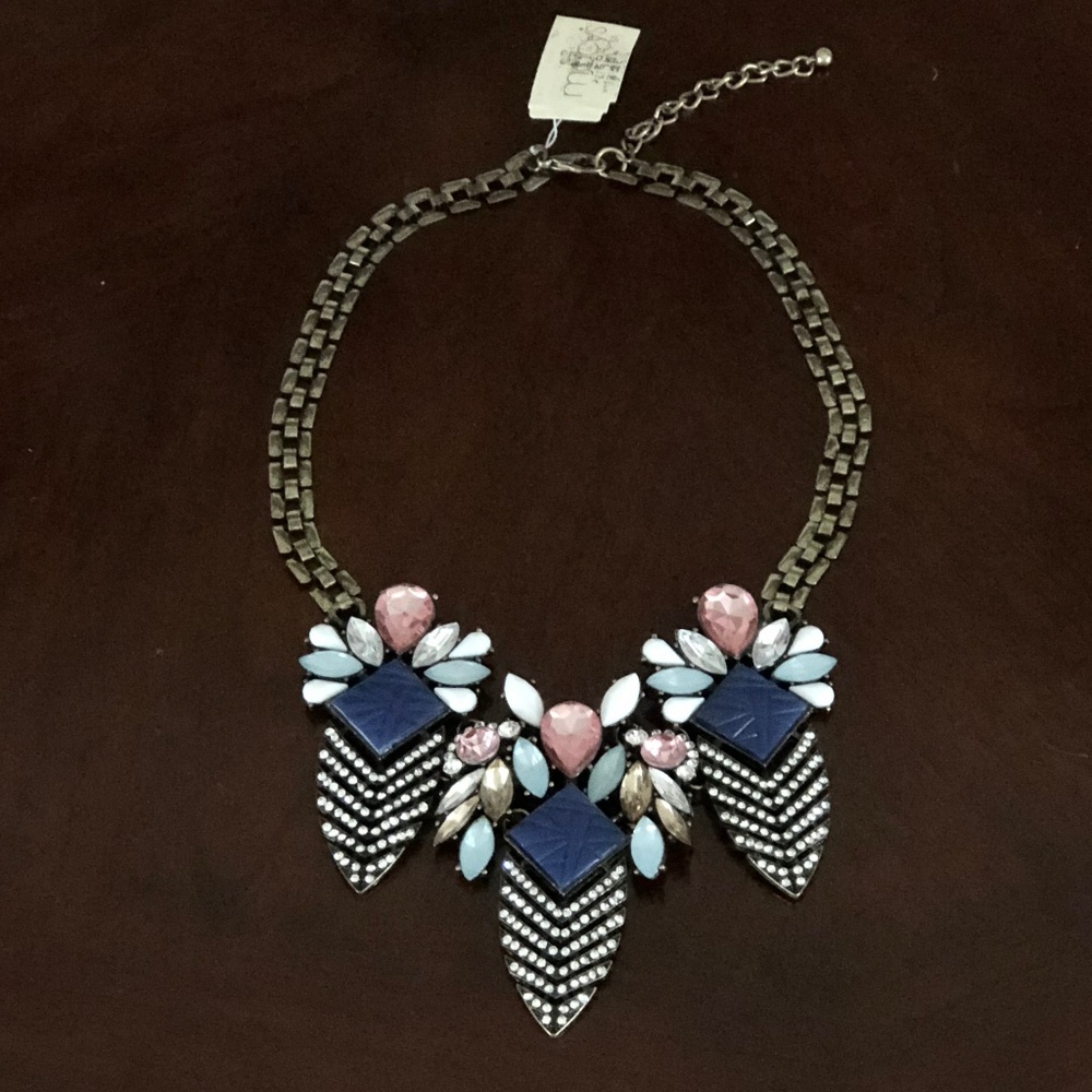 NWT Beautiful Statement Necklace